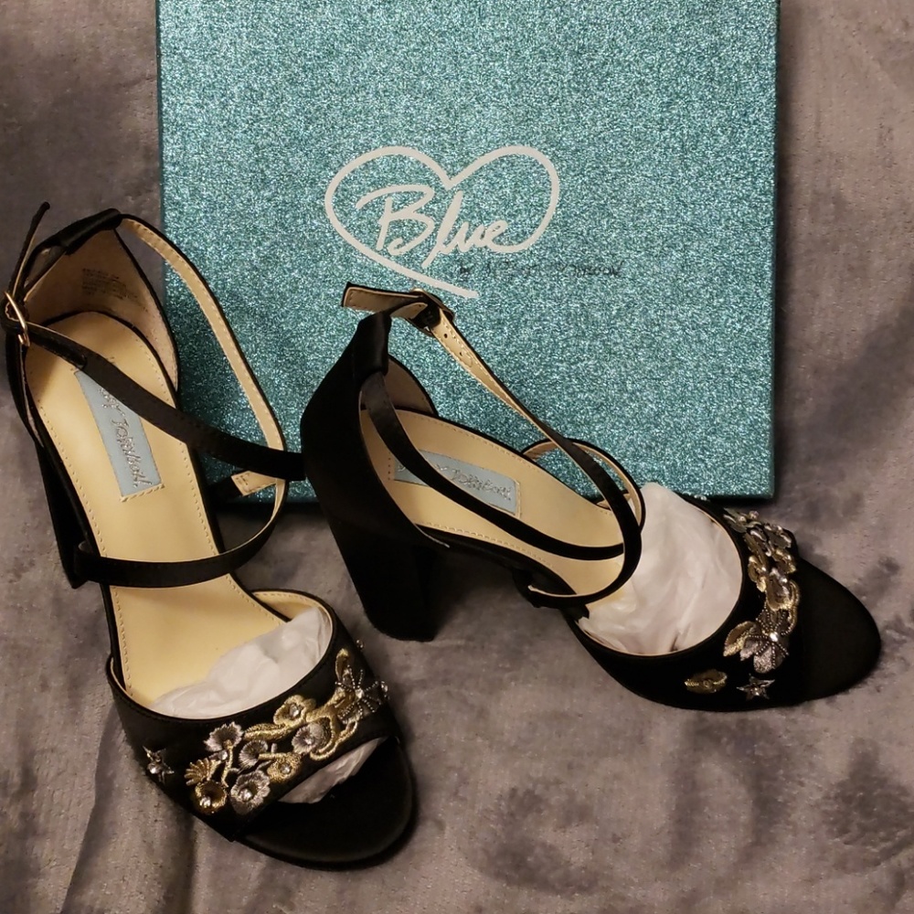 Betsey satin pumps